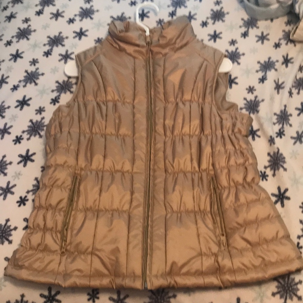 Gold sleeveless jacket great for fall season!